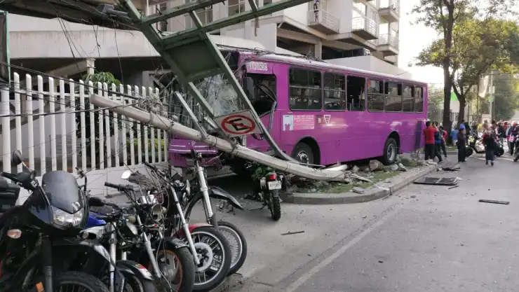 choque autobús pasajeros.jpeg