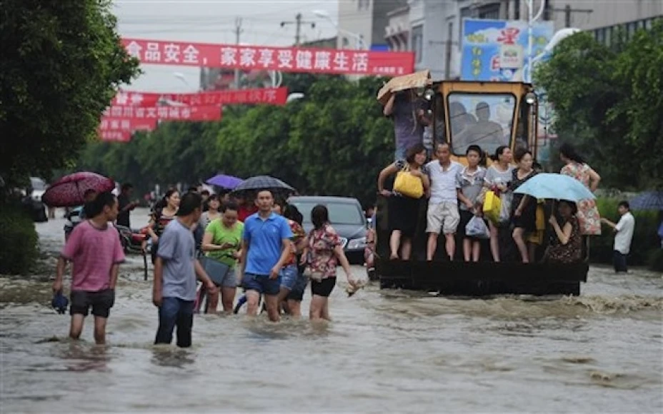 Las peores inundaciones en medio siglo en el condado chino de Beichuan, en el oeste del país, han afectado a 360 mil personas y dañaron un monumento