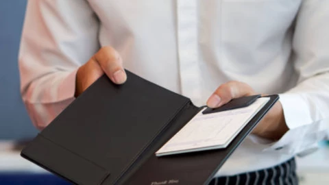 Familia se va sin pagar cuenta