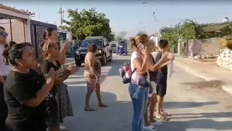 FOTO_ Vecinos se manifiestan afuera de la casa el hombre que presuntamente atacó al perrito con machete en Umán