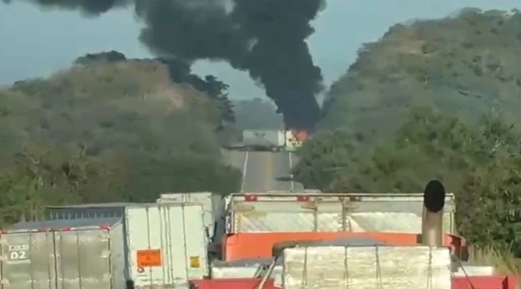 Balaceras Escuinapa HOY: Violencia Sinaloa Reportan ataques, bloqueos carreteras incendios vehículos