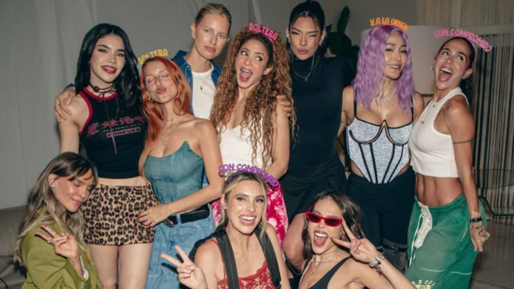 shakira-exhibe-belinda-comelona