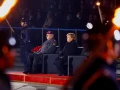 Angela Merkel disfruta la ceremonia militar de despedida