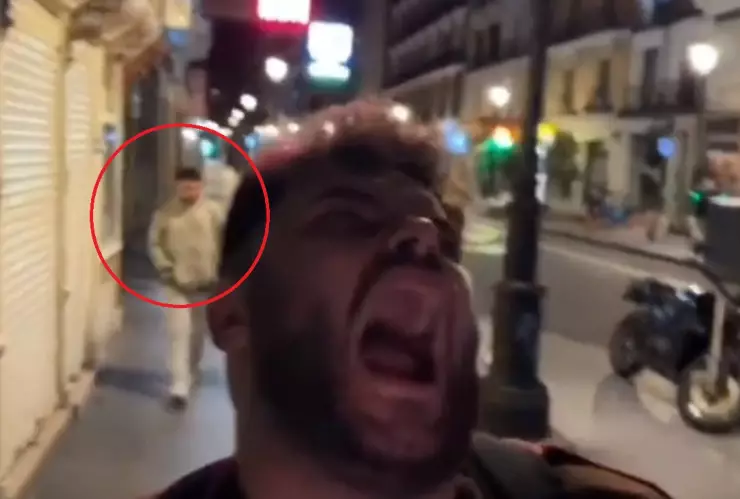 finge estar loco para evitar asalto video