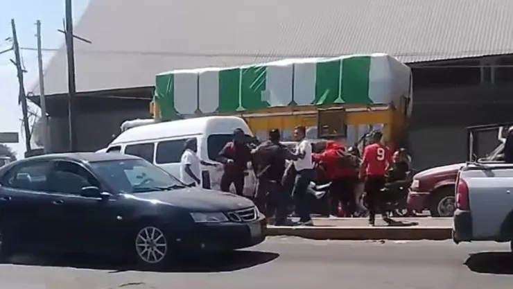 VIDEO: Captan riña sobre la carretera Puebla–Tehuacán tras accidente en Tecamachalco