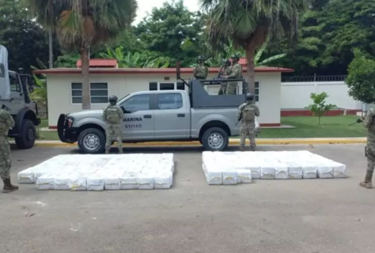 Autoridades aseguran más de mil kilos de droga en Bacalar