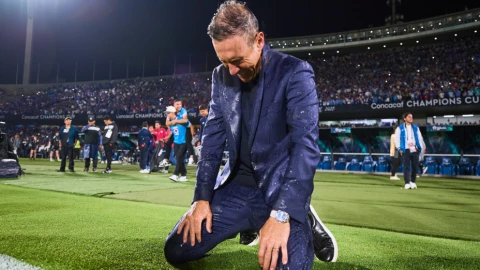 Vicente Sánchez celebra su primer t&iacute;tulo como t&eacute;cnico