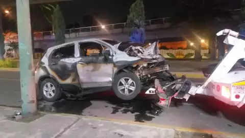 CAMIONETA INCENDIADA.jpeg