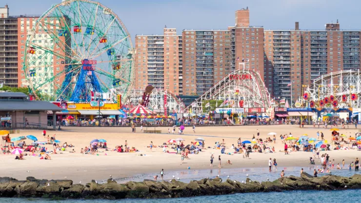 Fotografía de la playa de Coney Island, en Nueva York.