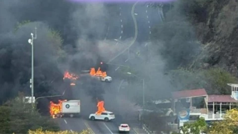 Quema de vehículos y bloqueos se extienden a varios estados de la República.