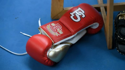 Guantes de boxeo, cartelera Box azteca