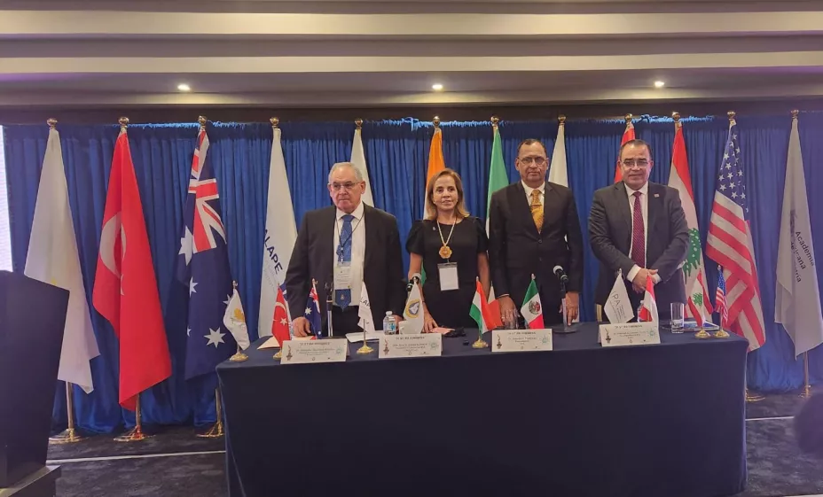 Presidium Congreso IPA.jpg