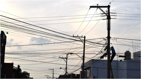¡Evita tráfico! Estas son las calles del centro que cerrarán carriles por retiro de cables en Aguasc