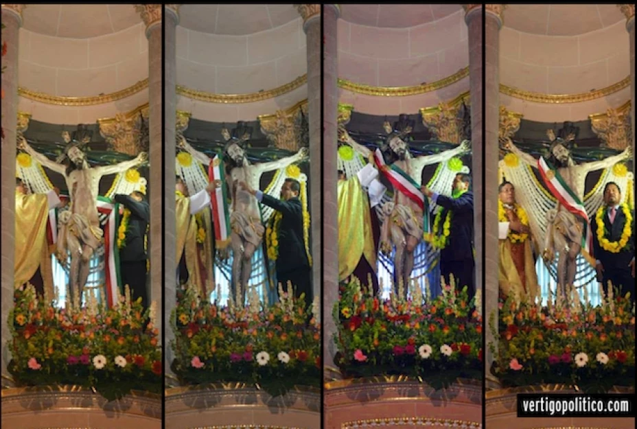 El jueves 15 de agosto, el alcalde de Ixmiquilpan, Hidalgo, colocó la banda presidencial a una imagen de Cristo