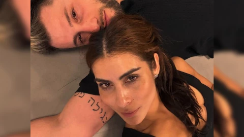 Mar&iacute;a Le&oacute;n y su pareja