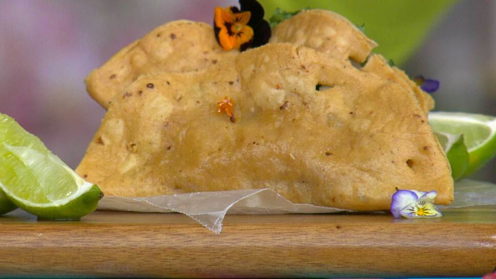 RECETA ¡Vamos a preparar unas riquísimas quesadillas de sesos al lado