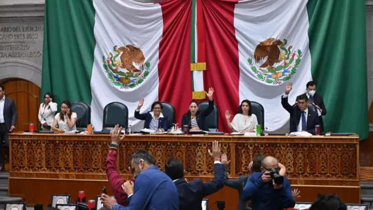 Sin discusión y a toda prisa: Congresos avalan el “Plan B” electoral entre madrugazos