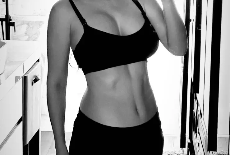 Cynthia Rodríguez promueve el amor propio después de la maternidad