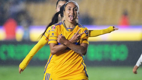 Stephany Mayor festeja gol con Tigres Femenil en 4tos de final