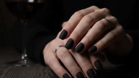 Los 7 colores de uñas con diseños que te harán ver lujosa y de la clase alta