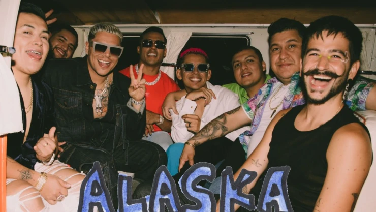 Camilo y grupo Firme.