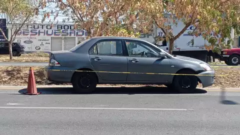 auto atropella city center.