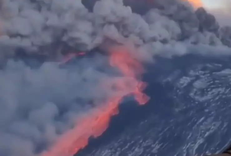 Italia El volcán Etna entra en erupción y arroja cenizas