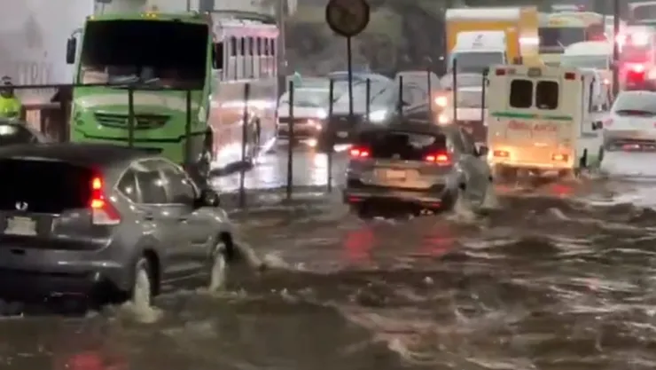 VIDEO Inundaciones en CDMX afectan el Metro, aeropuerto y vialidades 21 de agosto 2023