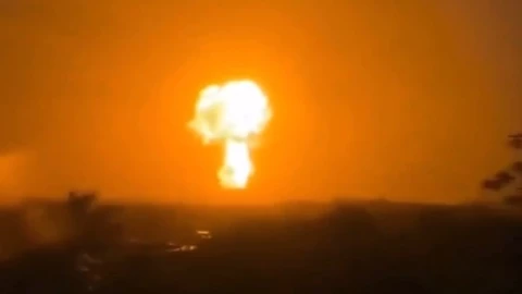 Captan en VIDEO impactante erupción de volcán de lodo en Colombia; deja destrozos y caos