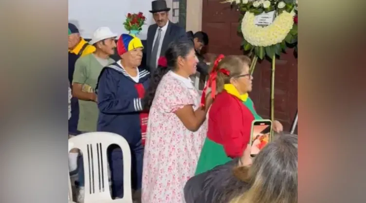 Funeral del Chavo del 8 se hace viral; difunto era fan de Chespirito