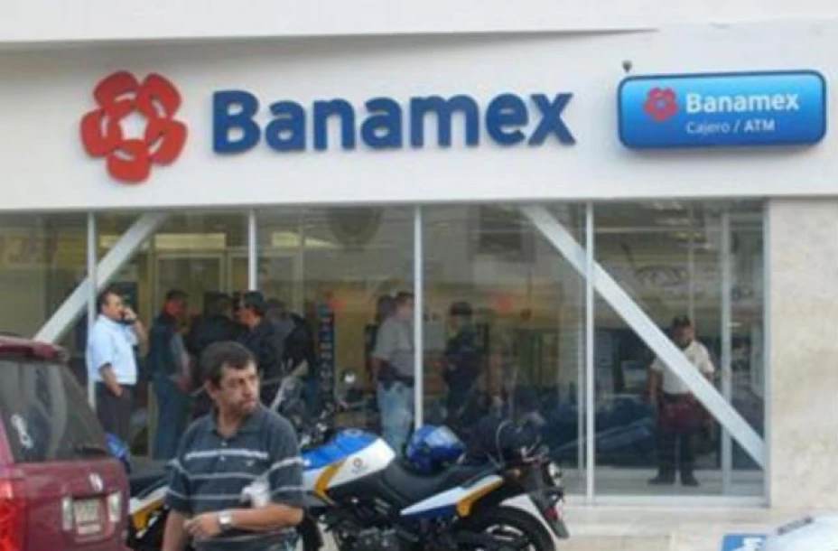 Asaltan Banamex en Miguel Ángel de Quevedo y Av. Universidad