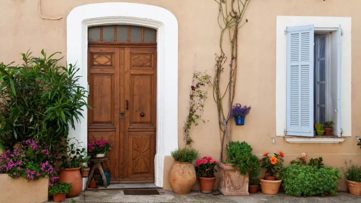 ¿Qué poner en la puerta para proteger tu hogar?