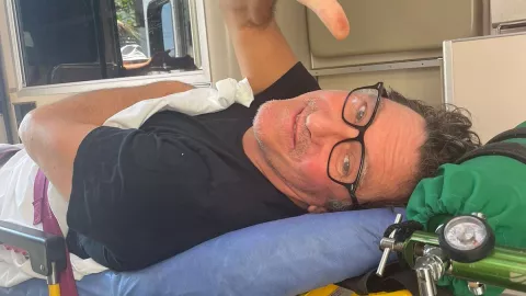 Hombre de 62 años de edad decidió ir a emitir su voto en AMBULANCIA durante las Elecciones 2024