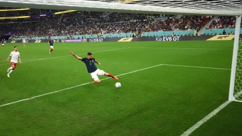 Oliver Giroud deja ir la más clara para Francia ante Polonia