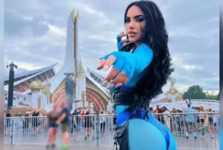 Kimberlyn Loaiza se sube al escenario de Tomorrowland