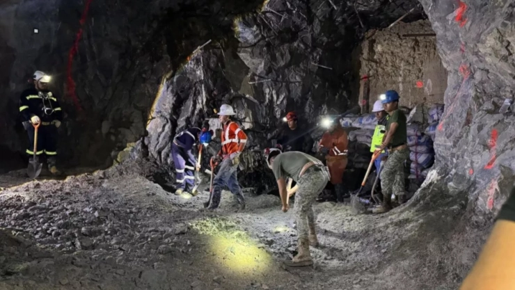 rescatan-vida-a-minero-atrapado-en-mina-santa-fe-en-el-rosario-sinaloa-mas-312-horas