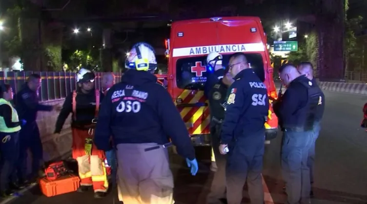 Hombre se lanza del segundo piso del Periférico Sur y desata caos vial en Álvaro Obregón