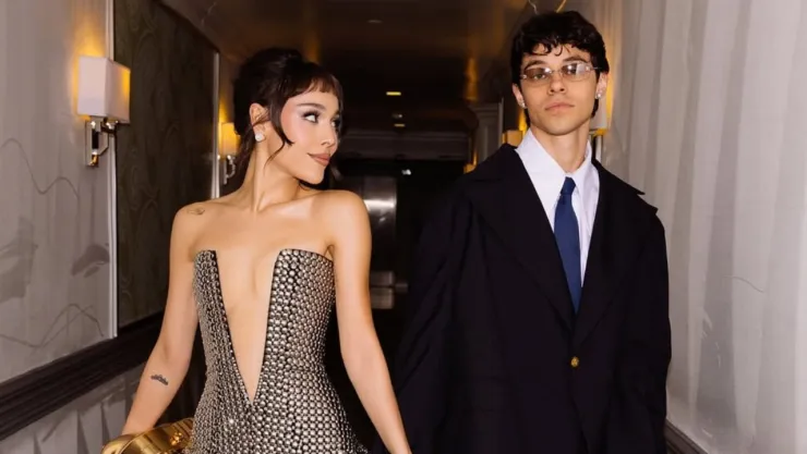 Danna y su novio Alex Hoyer asisten a la exclusiva fiesta de Elton John.