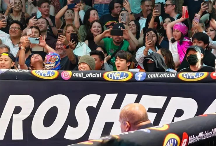 BTS Algunos de los integrantes fueron vistos disfrutando de las luchas en CDMX