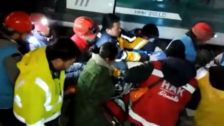 VIDEO Rescatistas mexicanos en Turquía salvan a 3 personas