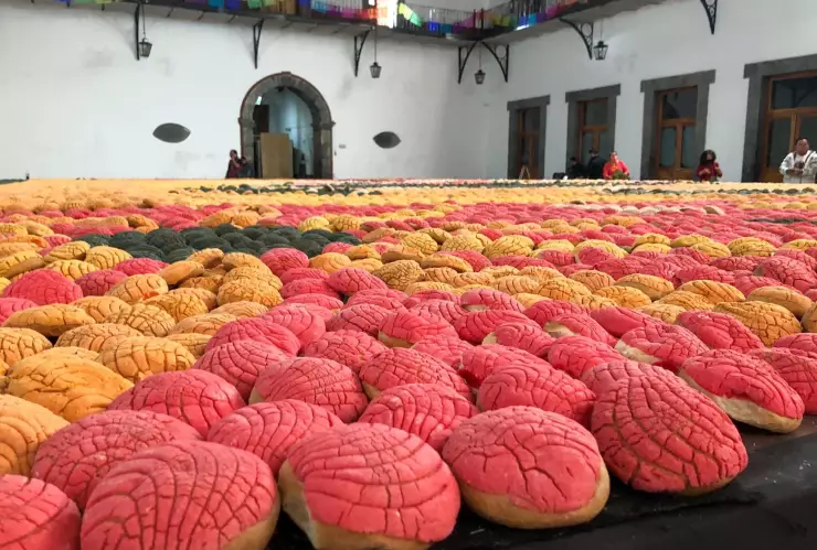 catrina monumental hecha con pan en Zacatlán