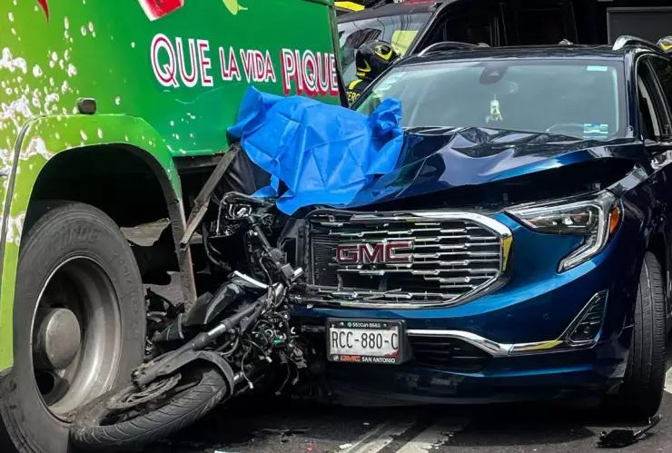 CDMX: Automovilista atropella a un asaltante y lo deja prensado sobre el Eje 5 Sur
