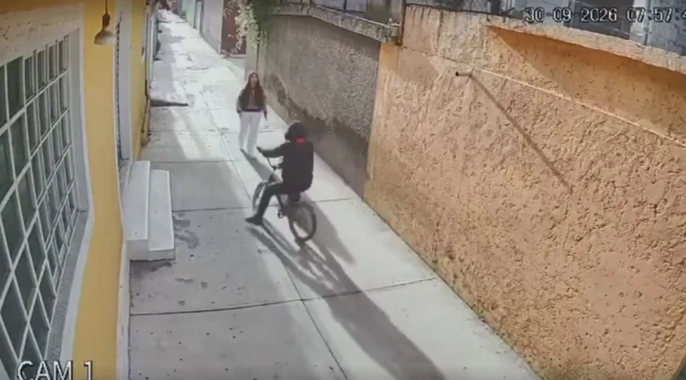 asalto-en-ixtapaluca-ladron-iba-en-bici-y-acorrala-a-una-joven-para-robarle-sus-cosas