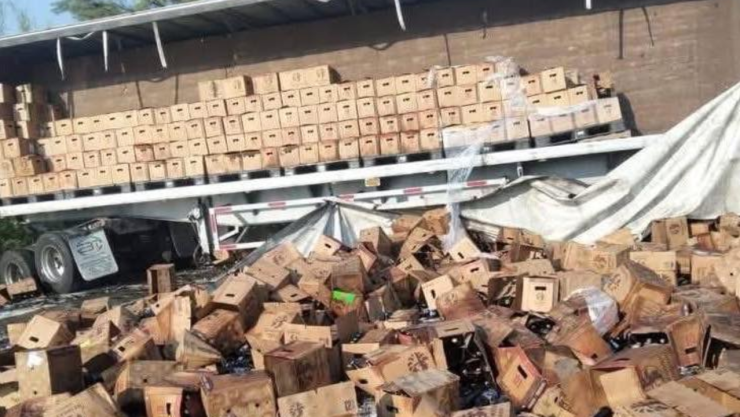 Volcadura de camion de cerveza