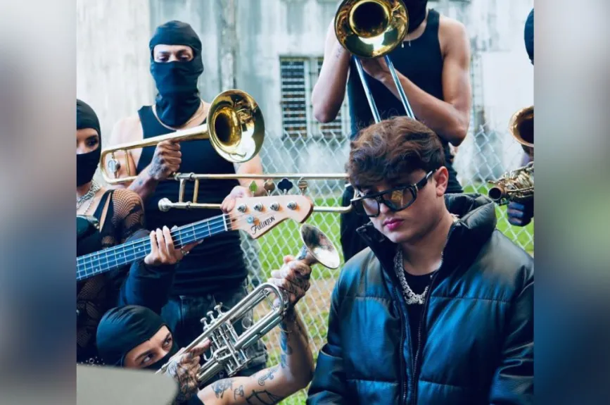 A pesar de su corta edad, Gabito no es ningún improvisado. Desde sus primeros covers en redes sociales, demostró que tenía no solo una gran voz, sino también el carisma necesario para conectar con el público joven, ese que consume millones de reproducciones.
