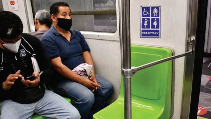 En el Metro CDMX hay cuatro asientos reservados por vagón.