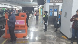 Interior de una estación del Metro CDMX.