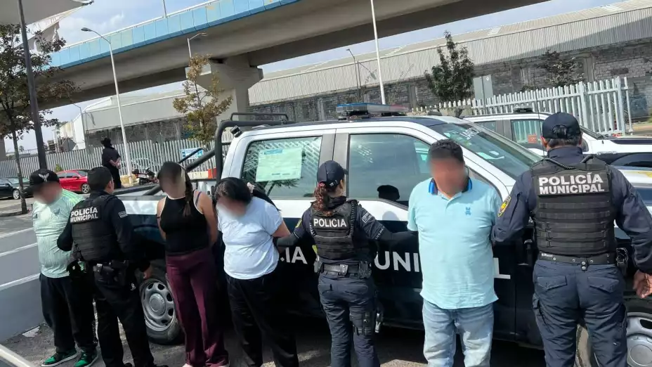 Detenidos carro sin placas.jpeg