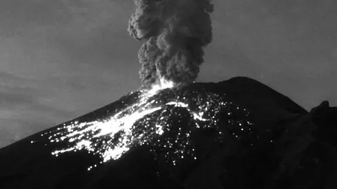 Volcán Popocatépetl realizó dos exhalaciones durante la madrugada