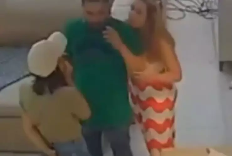 Exesposa irrumpe en mueblería.jpg